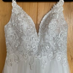 White a-line with tulle skirt wedding dress, never worn or altered